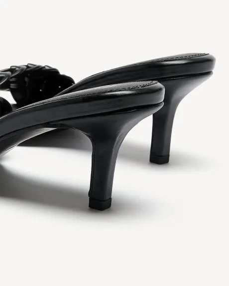 Sandale noire à talon bobine avec bande tissée, pied très large