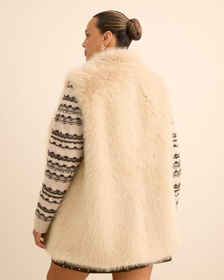 Veste longue en fausse fourrure