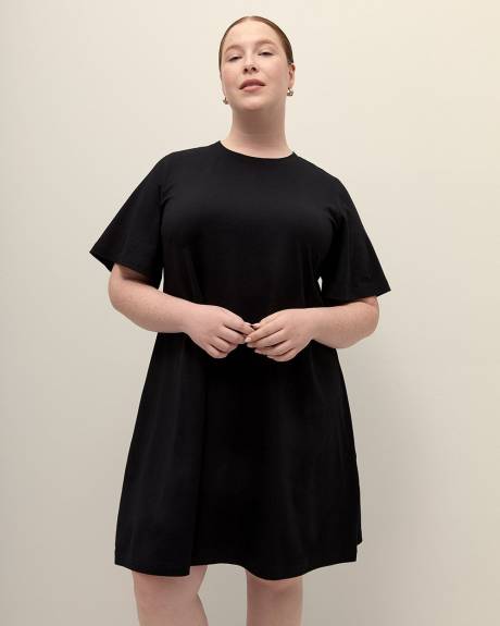 Robe évasée avec col rond et manches courtes à volants, tissu responsable