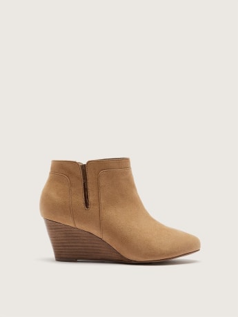 Bottines caramel à talon bottier compensé en cuir, pied très large