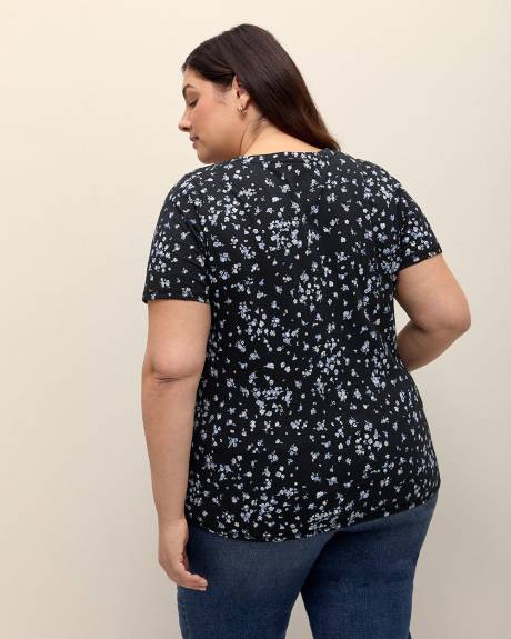 Printed Curvy-Fit Crewneck Tee - PENN. Essentials