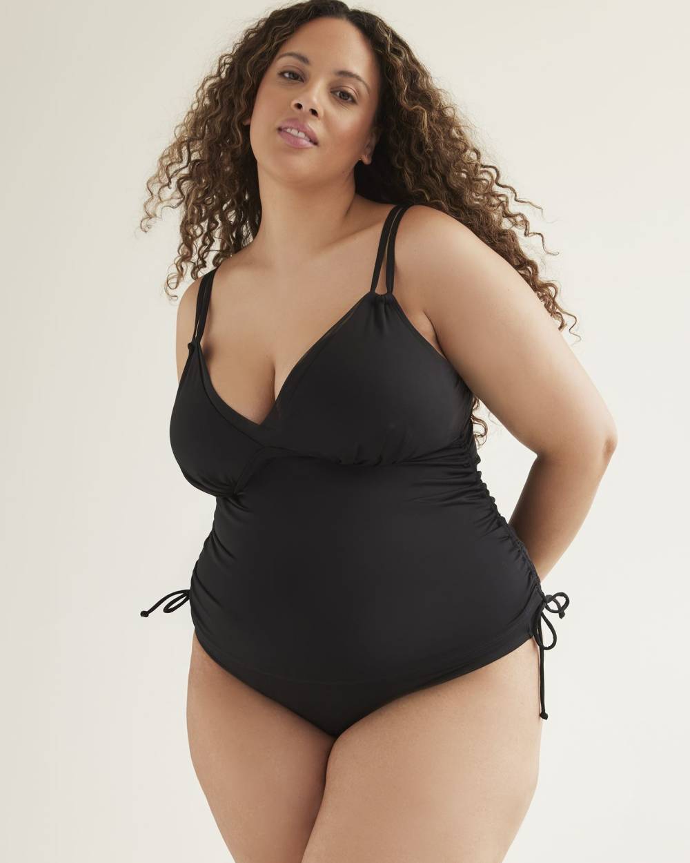 Tankini triangle noir avec côtés ajustables