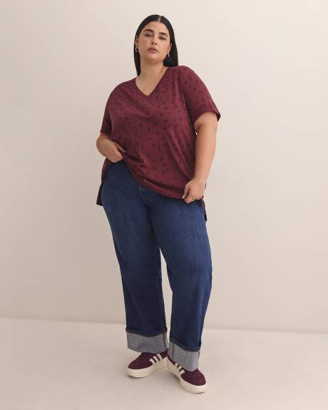 Boyfriend-Fit V-Neck T-Shirt - PENN. Essentials