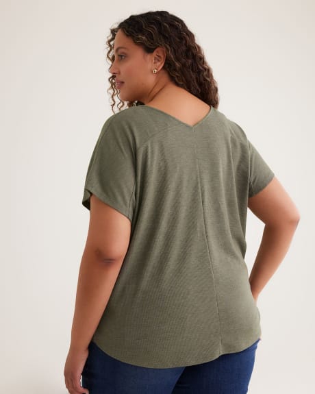 Curvy-Fit T-Shirt Extended-Sleeve - PENN. Essentials