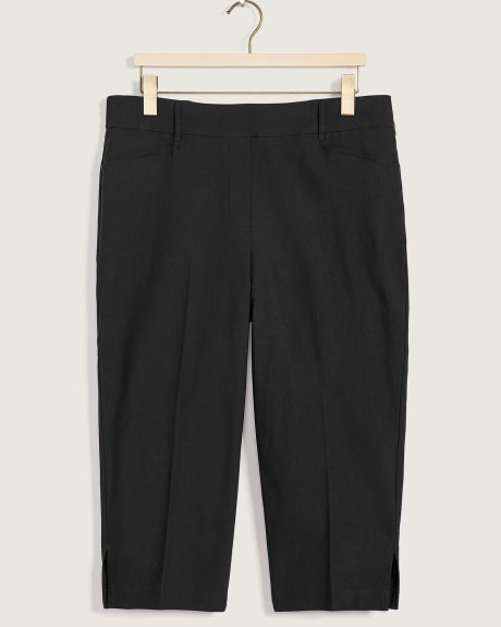 Savvy Solid Capri Pants With Pockets - In Every Story