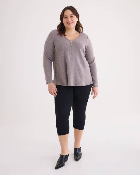 Textured Fashion Capri Legging - PENN. Essentials