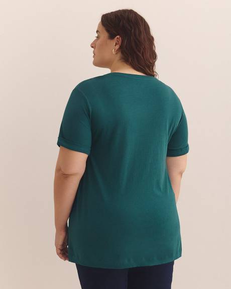 Boyfriend-Fit V-Neck T-Shirt - PENN. Essentials