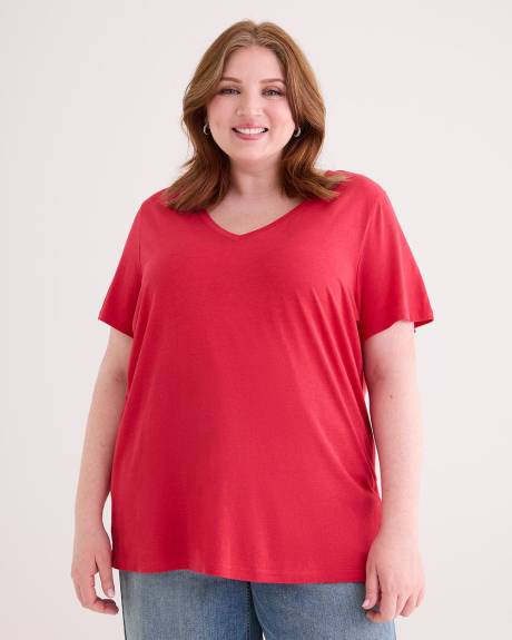 Boyfriend-Fit V-Neck Tee - PENN. Essentials