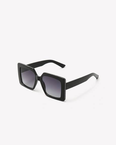 Lunettes de soleil noires à verres rectangulaires ornés de pierres