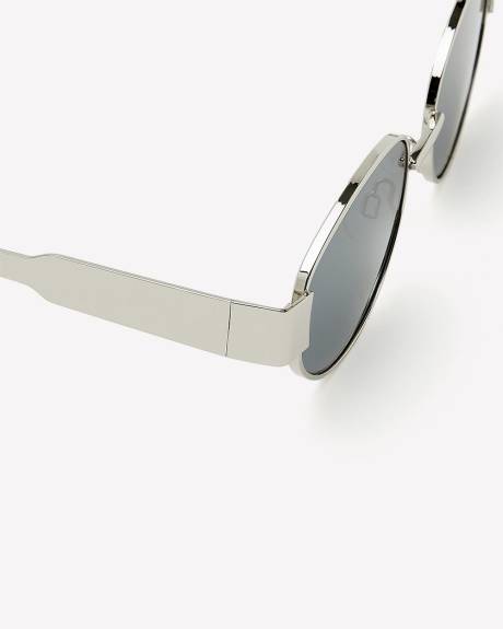 Oval-Shaped Metal Sunglasses