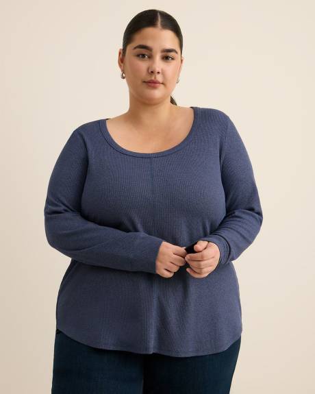 Curvy-Fit Long-Sleeve Waffle Tee - PENN. Essentials
