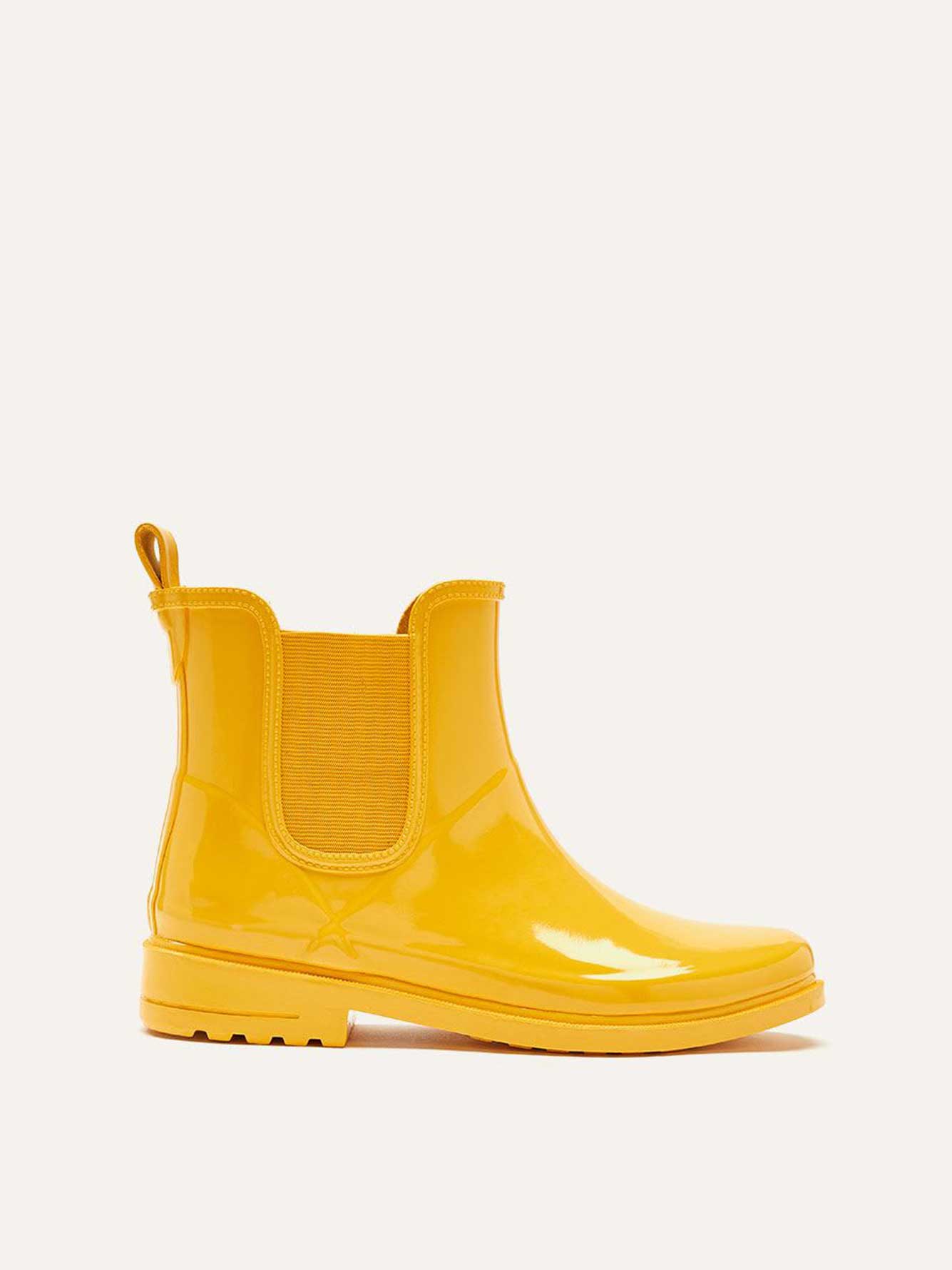 wide toe rain boots