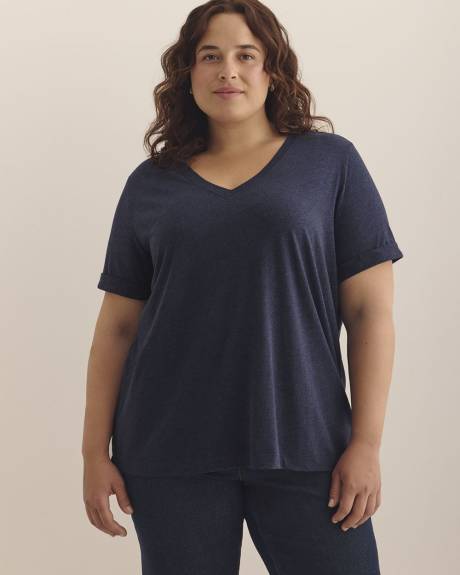 Boyfriend-Fit V-Neck T-Shirt - PENN. Essentials