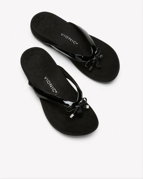 Sandale tong Bella en faux cuir avec boucle décorative, pied large - Vionic
