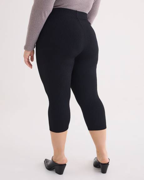 Textured Fashion Capri Legging - PENN. Essentials