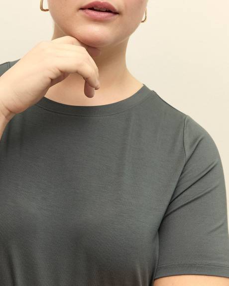 Modern-Fit Crew Neck Tunic - PENN. Essentials