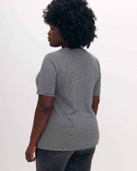 T-shirt encolure en V, coupe silhouette - Addition Elle - Essentiels PENN.