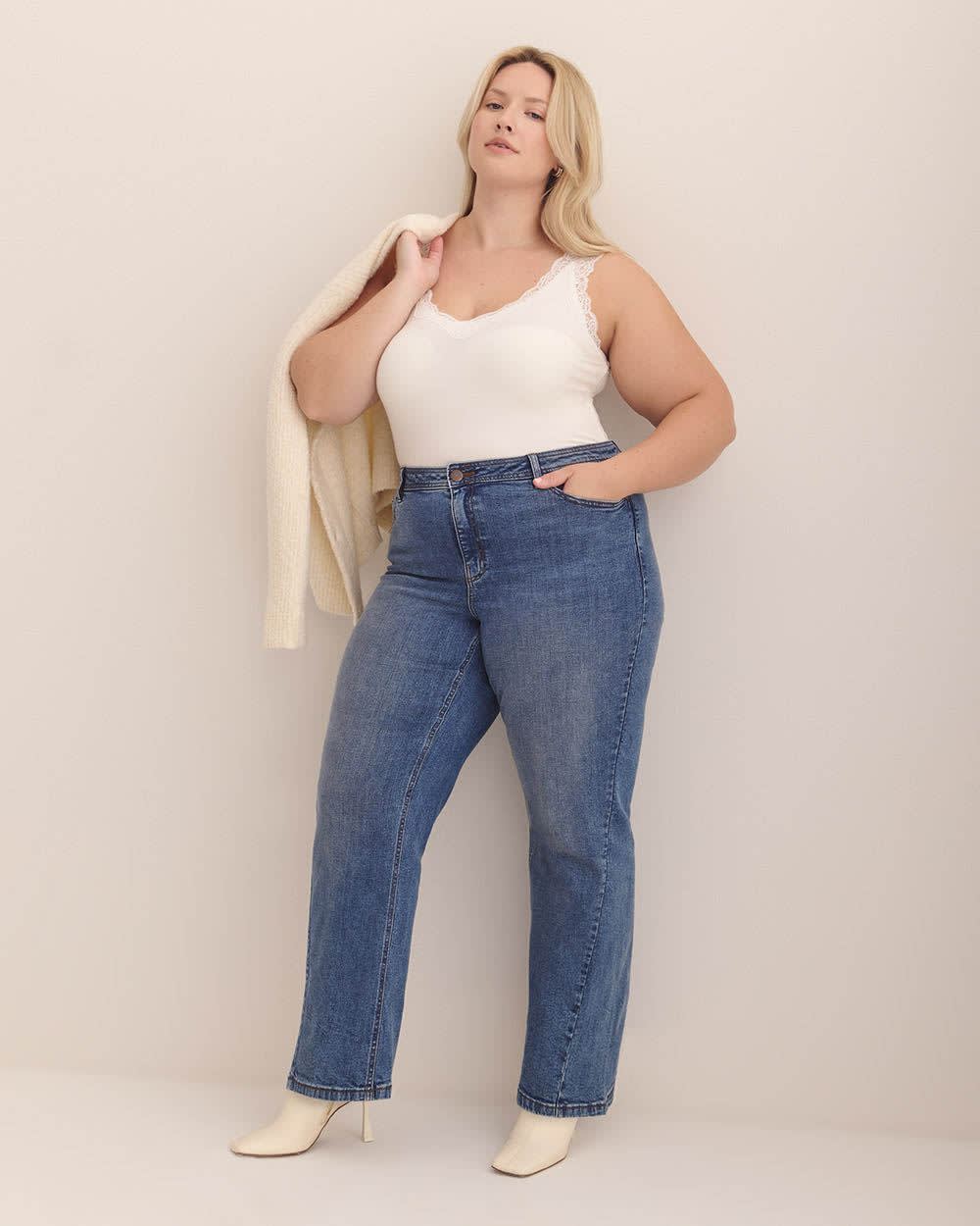 Camisole côtelée à col en V avec dentelle - Addition Elle - Essentiels PENN. Camisole côtelée à col en V avec dentelle - Addition Elle - Essentiels PENN.