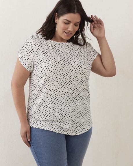 Scoop-Neck Tee with Curved Hem