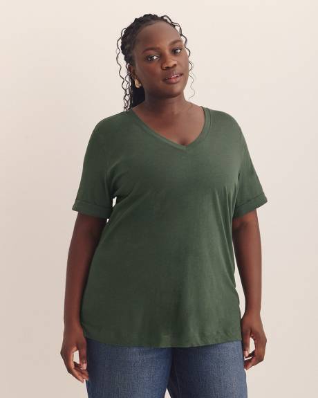 Boyfriend-Fit V-Neck T-Shirt - PENN. Essentials