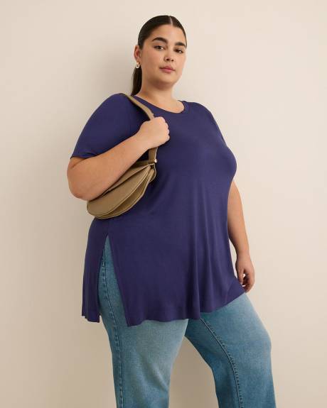 Modern-Fit Tunic with Slits - PENN. Essentials