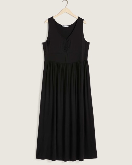 Solid Sleeveless Maxi Dress With V-Neck - In Every Story