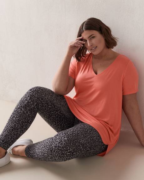 Modern Fit V-Neck Tunic - In Every Story