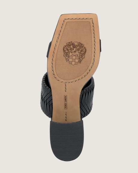 Mule à enfiler avec sangle à chevrons, largeur régulière - Vince Camuto