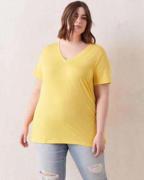 Boyfriend Fit V-Neck T-Shirt - In Every Story