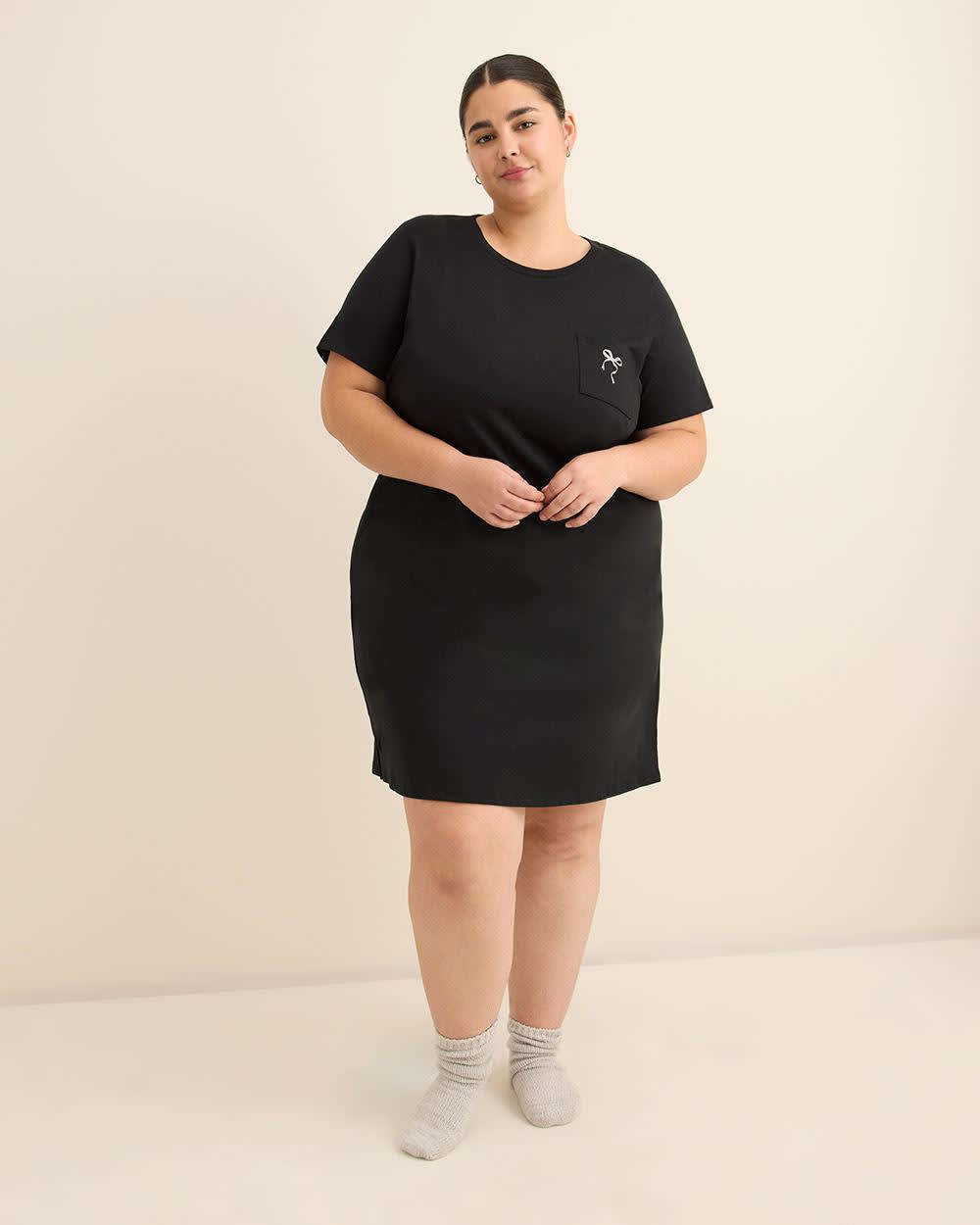 Chemise de nuit noire à manches courtes avec imprimé de boucle sur la poche - ti Voglio