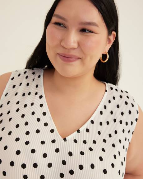 Responsible, Sleeveless A-Line Pleated Blouse