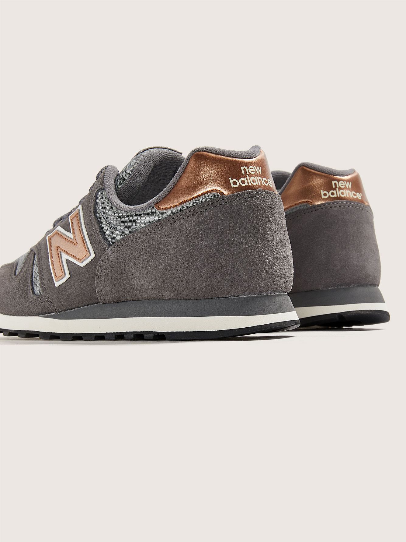 new balance pied large