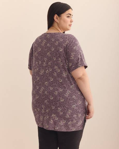 Boyfriend-Fit V-Neck T-Shirt - PENN. Essentials