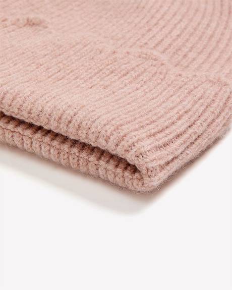 Ribbed Knit Beanie with Scalloped Cuff