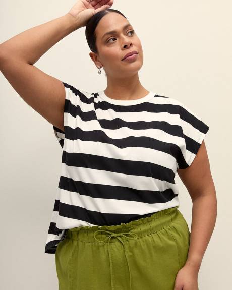 Extended-Sleeve Crewneck T-Shirt - PENN. Essentials