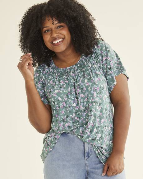Haut long en tricot fleurie avec encolure à smocks, tissu responsable