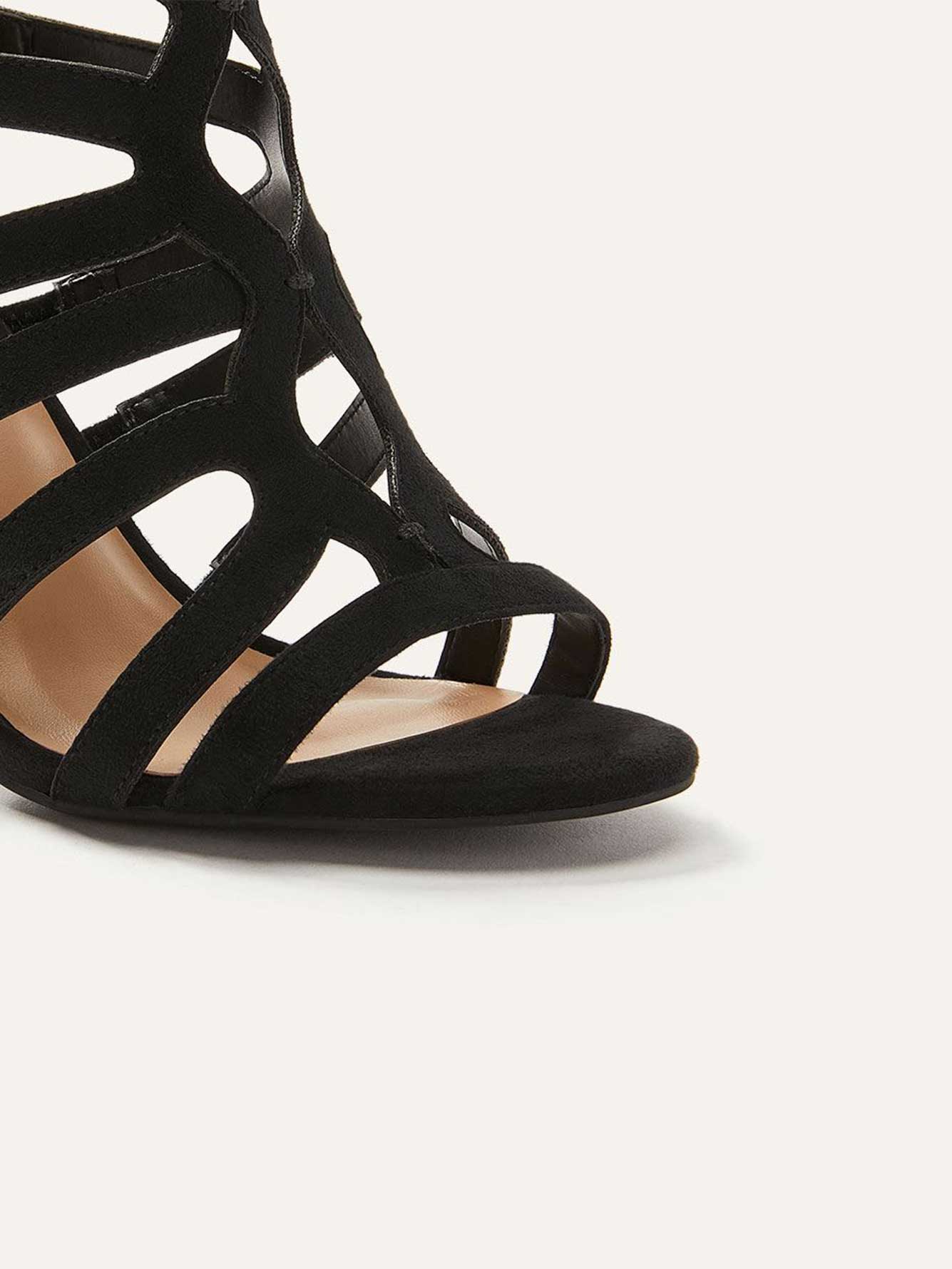 sandales pieds tres larges