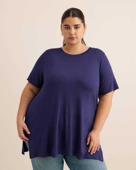 Modern-Fit Tunic with Slits - PENN. Essentials