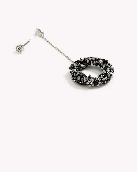 Pendants de derrière d'oreilles avec anneau couvert de pierres