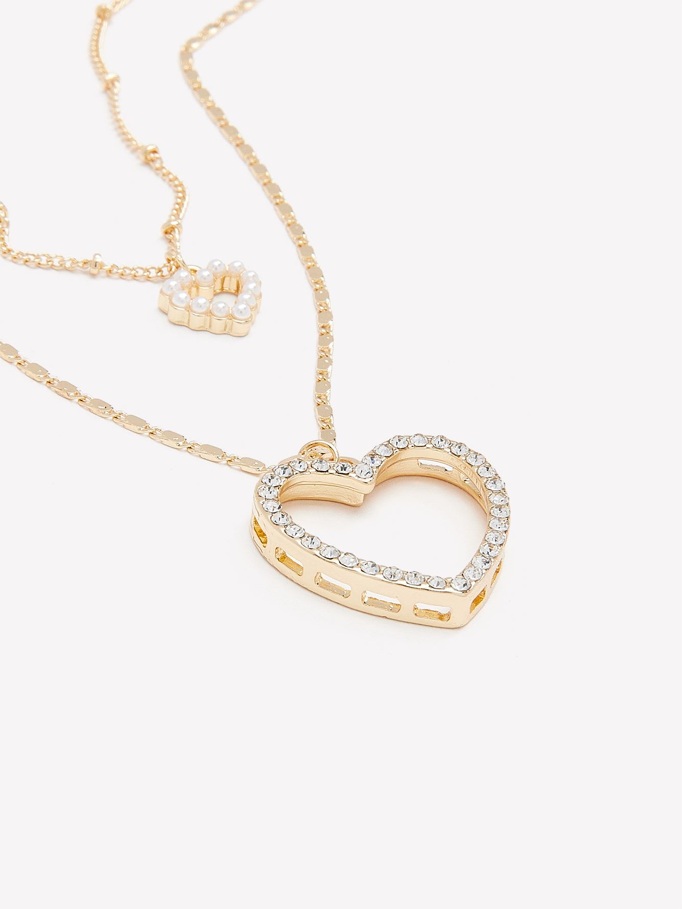 Collier à deux chaînes avec pendentifs en forme de coeurs