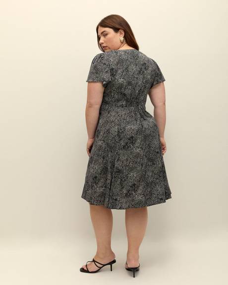 Robe à manches à volants et encolure en V, tissu responsable
