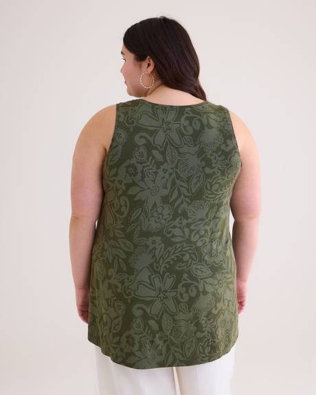 Modern-Fit Sleeveless V-Neck Tunic - PENN. Essentials
