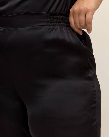 Pantalon en satin noir avec ourlet en dentelle - Déesse Collection