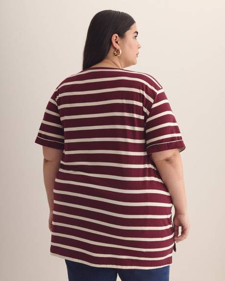 Boyfriend-Fit V-Neck T-Shirt - PENN. Essentials