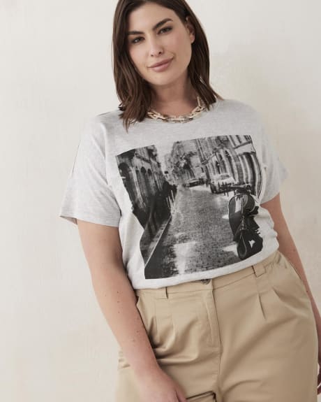Front Print Crew-Neck Tee with High-Low Hem