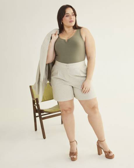 Responsible, Sleeveless Long V-Detailed Neckline Top