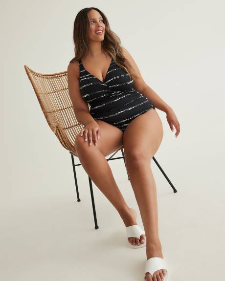 Maillot de bain une pièce à devant croisé, noir avec rayures pointillées
