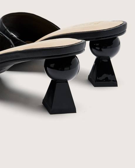 Extra Wide Width, Geometric Heel One-Band Slide