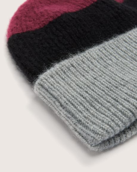 Bonnet en tricot trois couleurs