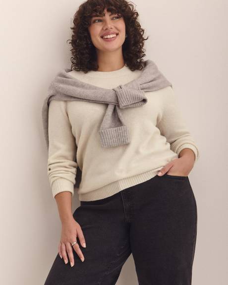 Pull à col rond et mailles métalliques